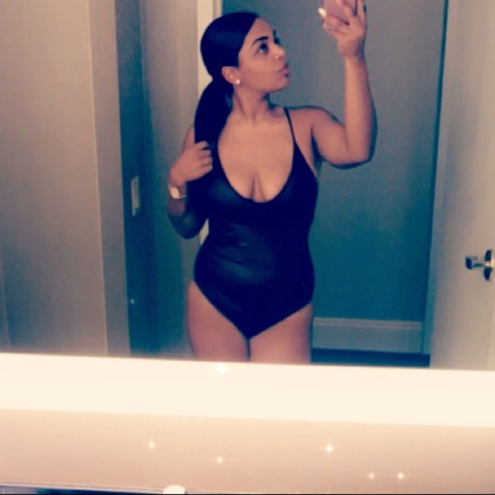 Bathing Suit with cross strings in the back !